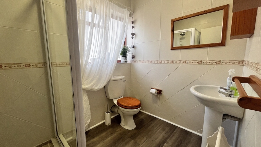 To Let 4 Bedroom Property for Rent in Country Club Western Cape